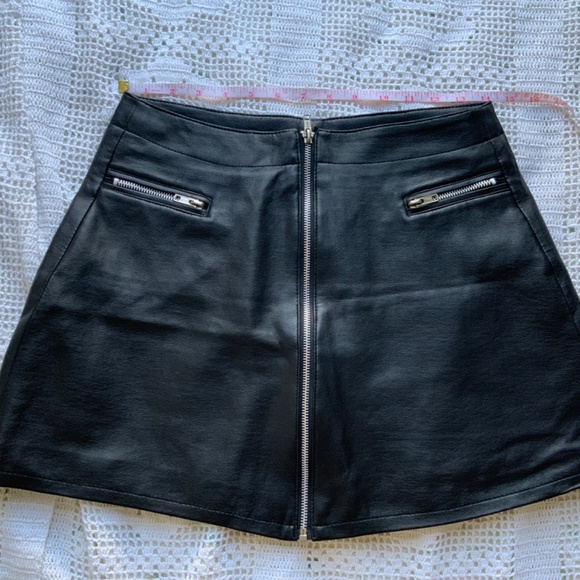 MODA size 9/10 Pleather skirt - Picture 2 of 5